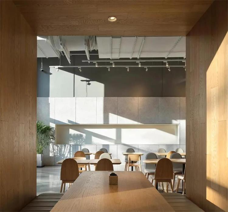 易间”咖啡简餐店 · 北京